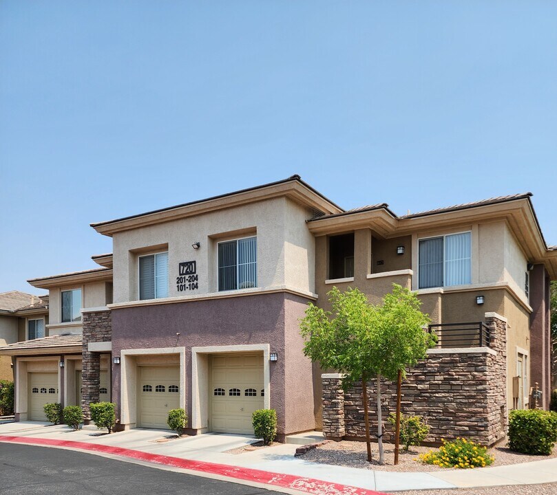 720 Peachy Canyon Cir in Las Vegas, NV - Building Photo