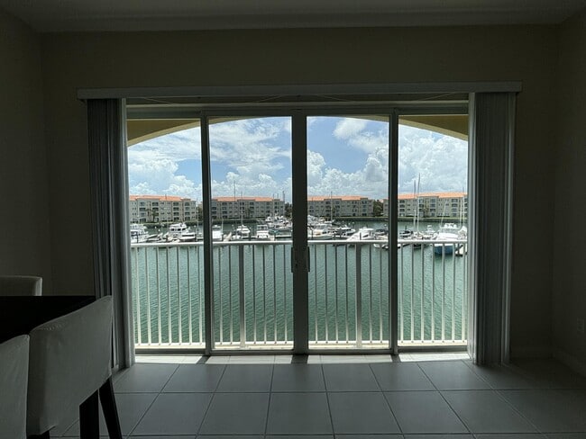 property at 10 Harbour Isle Dr E