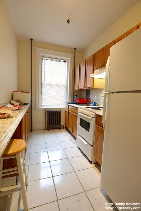 22 Sutherland Rd, Unit 4 in Boston, MA - Building Photo