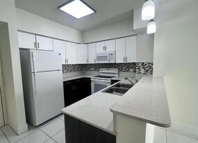 2601 NW 16th St Rd, Unit 309 in Miami, FL - Building Photo