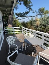 518 1/2 Crane Blvd in Los Angeles, CA - Foto de edificio - Building Photo