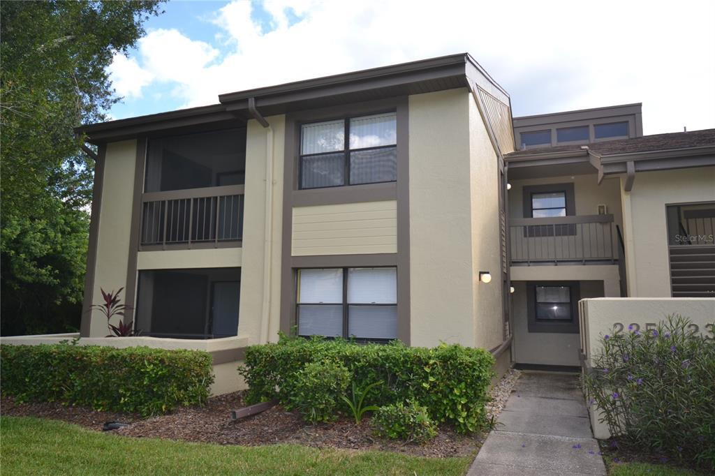 226 Woodlake Wynde in Oldsmar, FL - Building Photo