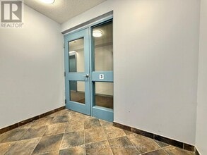 128 Aspen Springs Dr in Bowmanville, ON - Building Photo - Building Photo