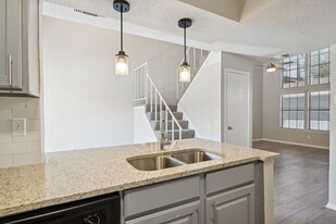 Blakely Apartments in Arlington, TX - Building Photo - Building Photo