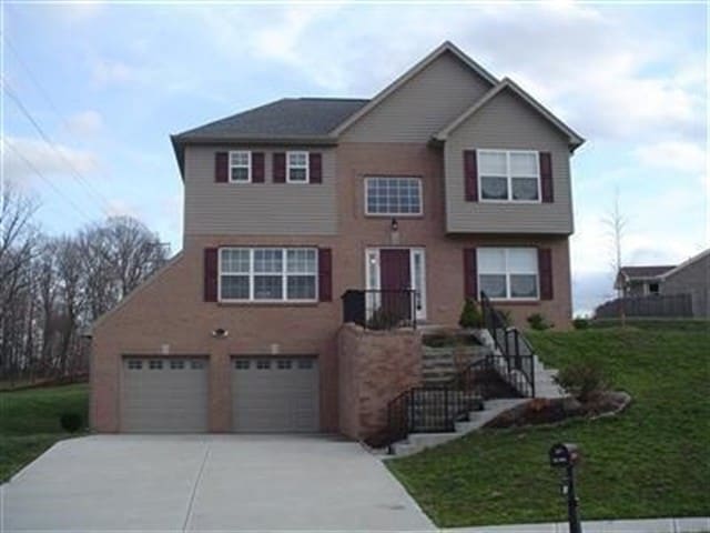 property at 1455 Woodside Dr