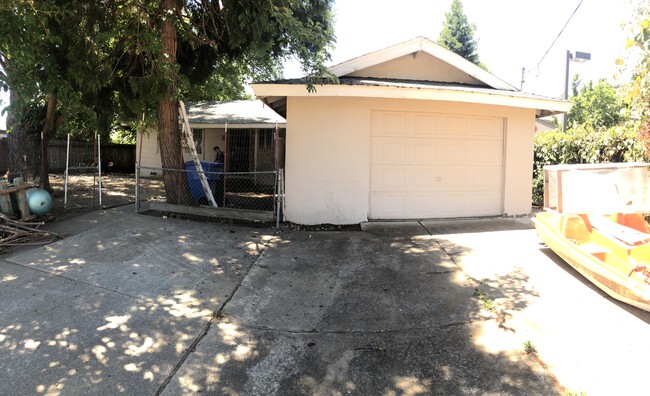 115 Lakeland St in Clearlake Oaks, CA - Building Photo - Building Photo