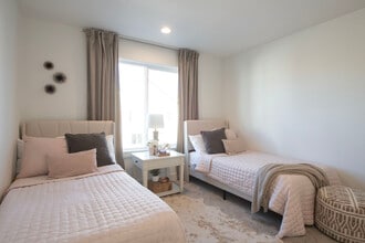 Verde Commons Apartments in Colorado Springs, CO - Foto de edificio - Building Photo