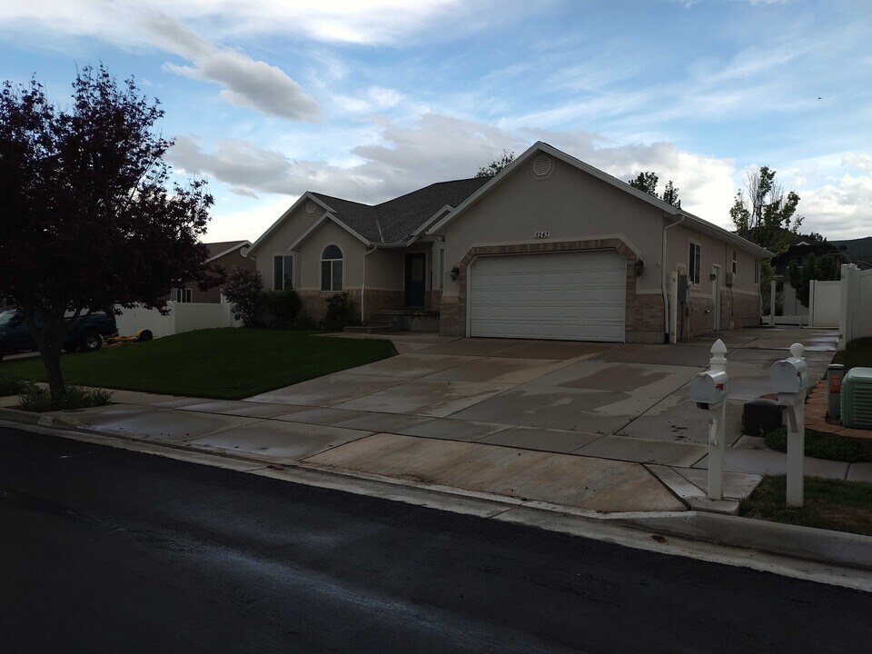 5243 Elk Horn Peak Dr in Riverton, UT - Foto de edificio