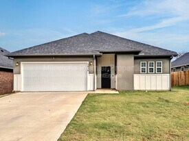 1036 Ray Dr in Denison, TX - Building Photo
