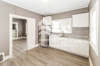 831 S Walnut St in South Bend, IN - Building Photo - Building Photo