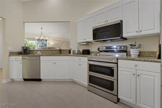15079 Sterling Oaks Dr in Naples, FL - Building Photo - Building Photo