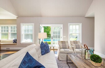 31 Roberts Ln in East Hampton, NY - Building Photo - Building Photo