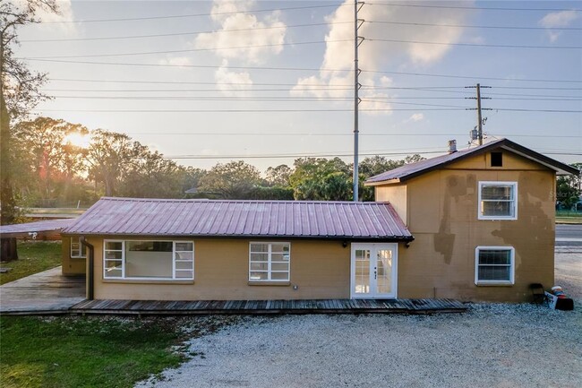 5907 Sheldon Rd in Tampa, FL - Building Photo - Building Photo