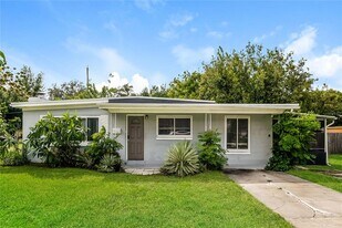 518 Gaston Foster Rd in Orlando, FL - Building Photo