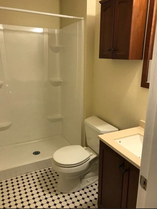 135 Highland St, Unit 9 in Worcester, MA - Building Photo - Building Photo