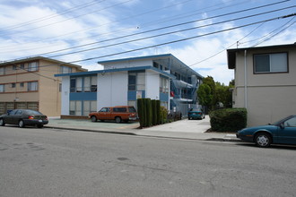 12 W 40th Ave in San Mateo, CA - Building Photo - Building Photo