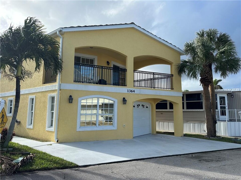 1364 Nettles Blvd in Jensen Beach, FL - Building Photo