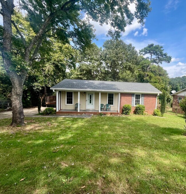 208 Vista Cir in Clemson, SC - Building Photo - Building Photo