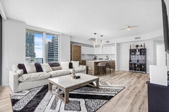 1100 S Miami Ave in Miami, FL - Building Photo - Building Photo