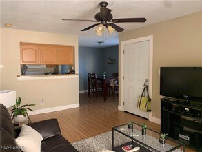 2835 Winkler Ave in Ft. Myers, FL - Building Photo - Building Photo