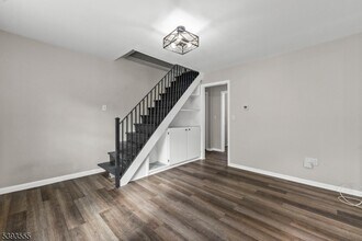 14 Brookwood Dr in Maplewood, NJ - Building Photo - Building Photo