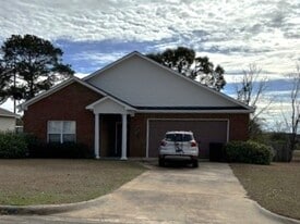 110 Augusta Ave in Midland City, AL - Building Photo