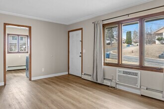 4111 Lowry Ave N, Unit 2 in Minneapolis, MN - Foto de edificio - Building Photo