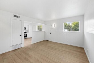 806 E 13th St in Georgetown, TX - Building Photo - Building Photo