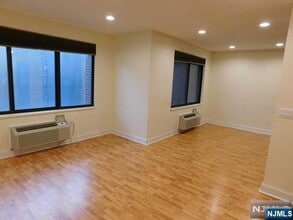 825 Palisade Ave in Fort Lee, NJ - Building Photo - Building Photo