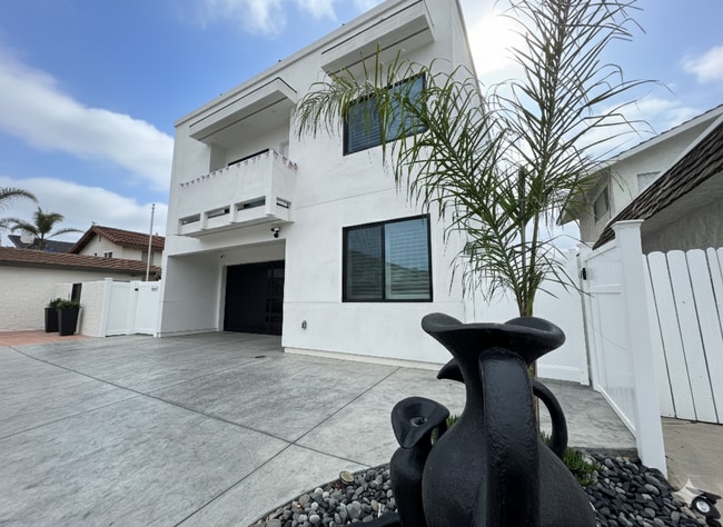 5241 Seabreeze Way in Oxnard, CA - Building Photo - Building Photo