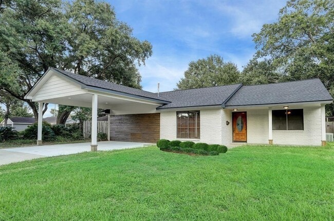 property at 2018 Manila Ln