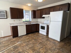 933 N Baker Ave in East Wenatchee, WA - Building Photo - Building Photo