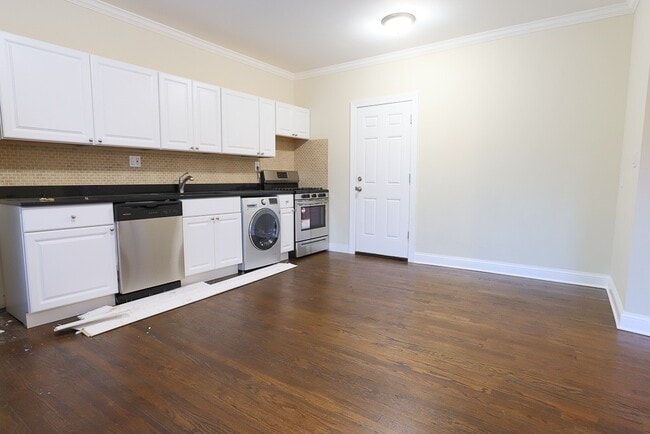 732 W Roscoe in Chicago, IL - Building Photo - Building Photo