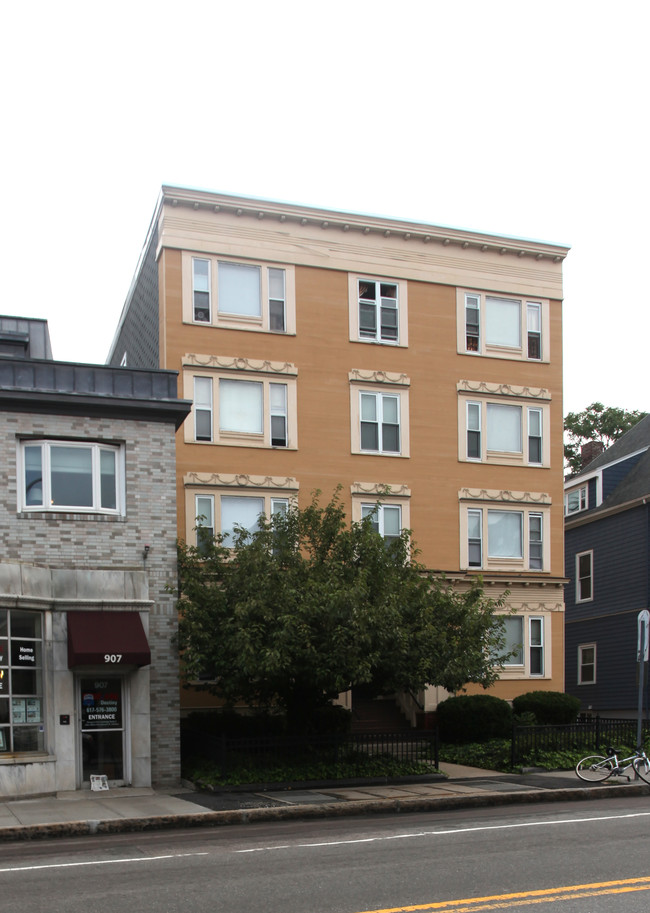 901 Massachusetts Ave in Cambridge, MA - Foto de edificio - Building Photo