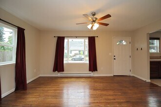 8435 NE Holladay St in Portland, OR - Building Photo - Building Photo