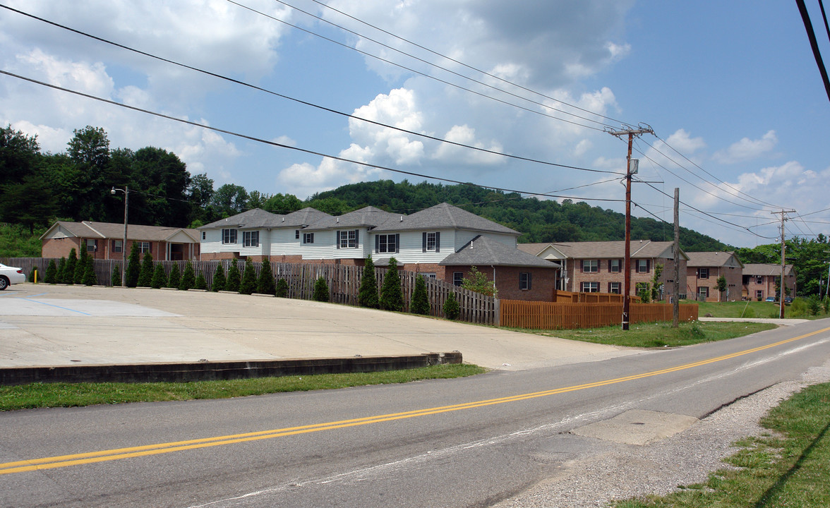 Perkins Parke Apartments in Charleston, WV - Building Photo