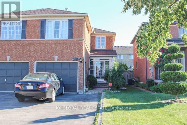 5611 Palmerston Crescent in Mississauga, ON - Building Photo