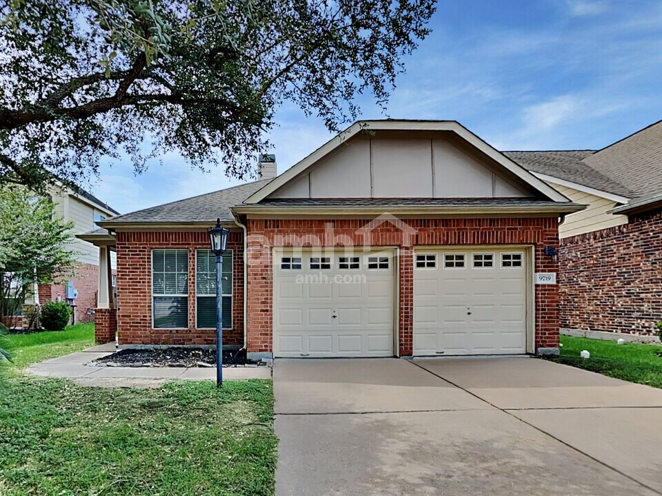 9719 Bark Ridge Ln in Houston, TX - Building Photo