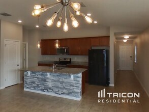 7733 Sunshine Bridge Ave in Gibsonton, FL - Building Photo - Building Photo