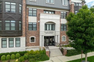Laurel Apartments in Highland Park, IL - Building Photo - Building Photo