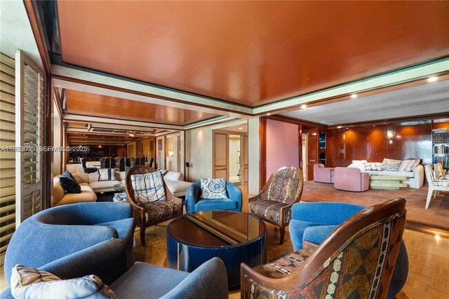 11111 Biscayne Blvd in Miami, FL - Building Photo - Building Photo