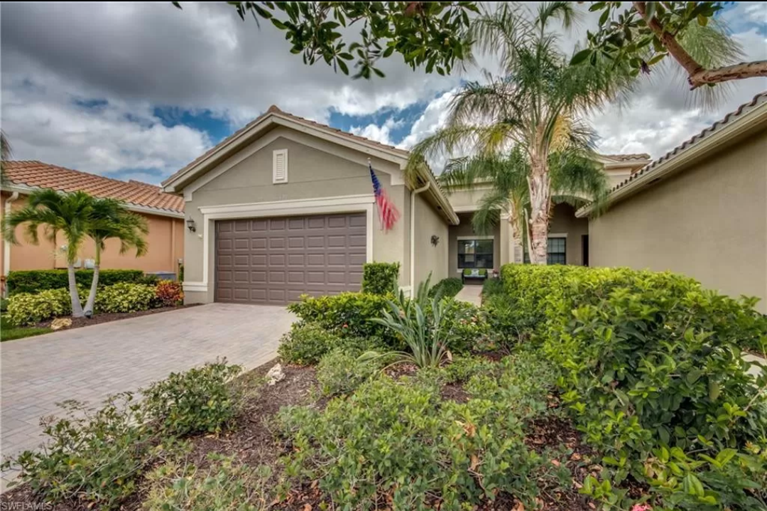 11899 Five Waters Cir in Ft. Myers, FL - Building Photo