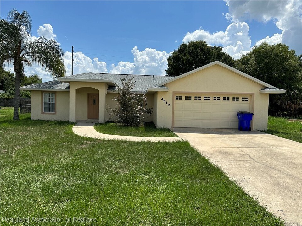 4519 Starfish Ave in Sebring, FL - Building Photo