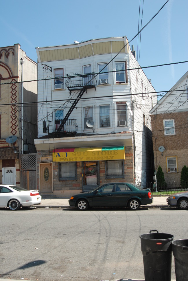 202 Dayton Ave in Passaic, NJ - Building Photo - Building Photo