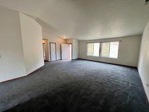 293 Sowell Dr in Shady Cove, OR - Building Photo - Building Photo