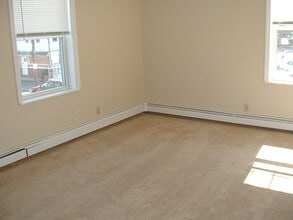 101 Waltham St, Unit 302 in Watertown, MA - Building Photo - Building Photo
