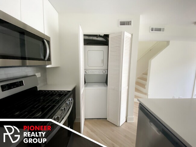 1014 W Grace St, Unit #954-C101 in Chicago, IL - Building Photo - Building Photo