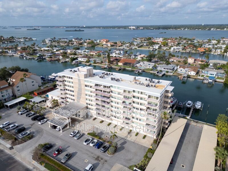 223 Island Way in Clearwater, FL - Building Photo