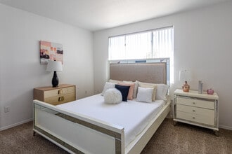 Red Rox Villas in Phoenix, AZ - Foto de edificio - Interior Photo