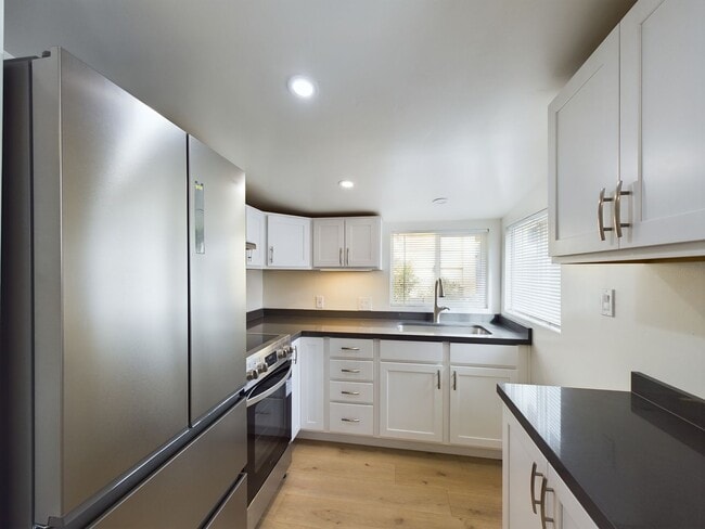 675 Sonoma Ave in Seaside, CA - Building Photo - Building Photo
